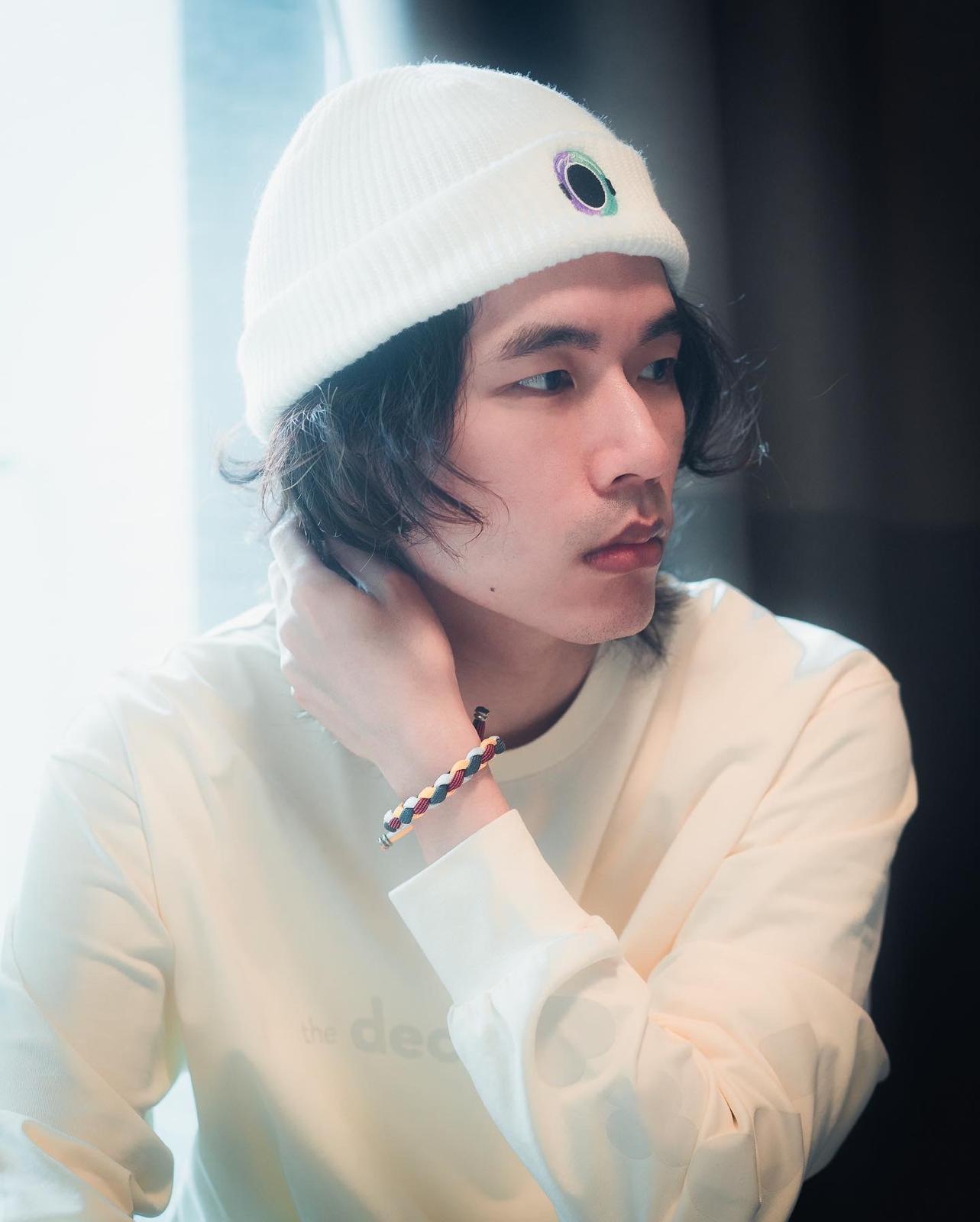 《per se x Slasssh》頭上有 Beanie
